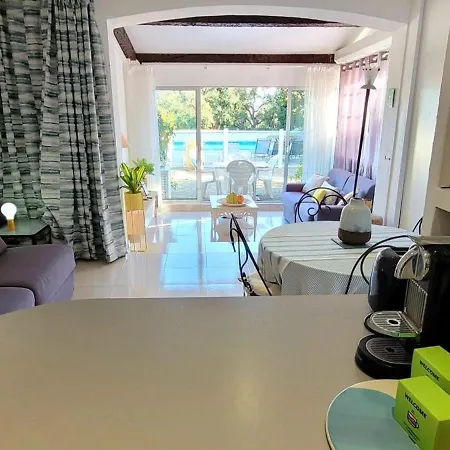 Apartamento Studio With A Terrace Garden And Pool In Gassin