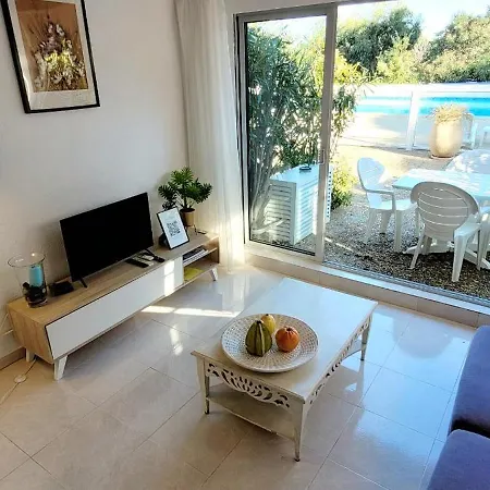 Apartamento Studio With A Terrace Garden And Pool In Gassin