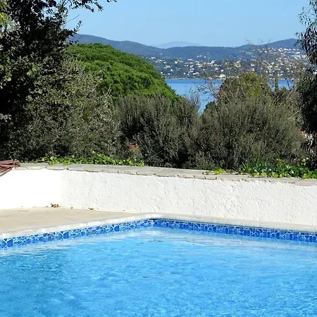 Studio With A Terrace Garden And Pool In Gassin Apartamento *